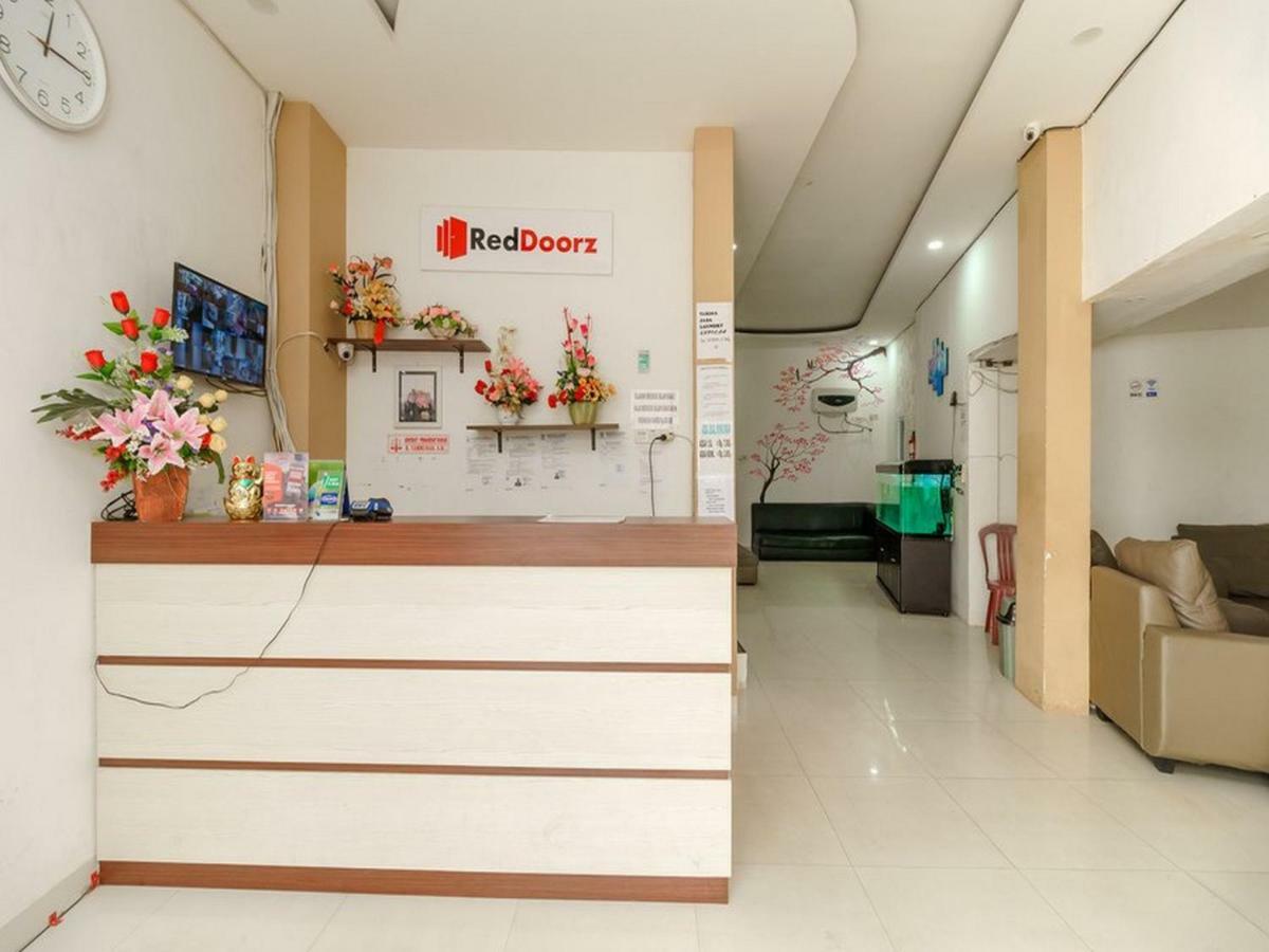 Reddoorz At Tara Homestay Palembang Exterior foto